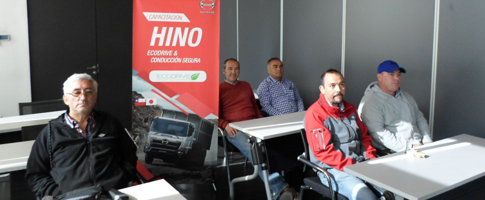 Choferes Hino en capacitación